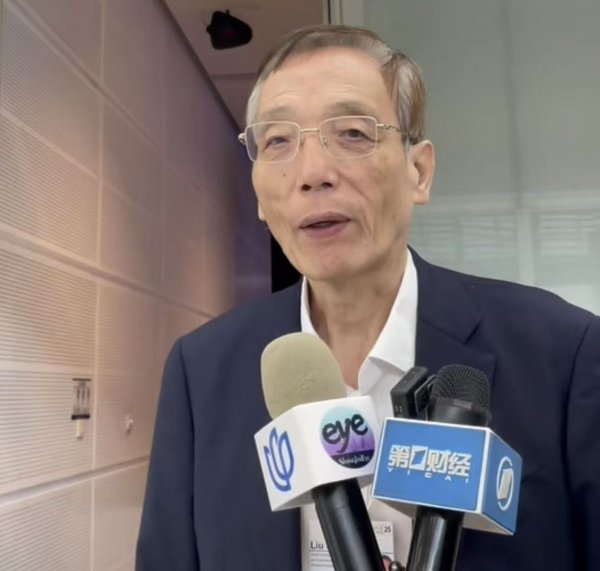 最大的线上实盘配资平台 刘世锦：中国弥补消费短板的重点是服务消费尤其发展型消费